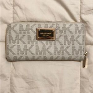 Michael Kors Jet Set Wallet